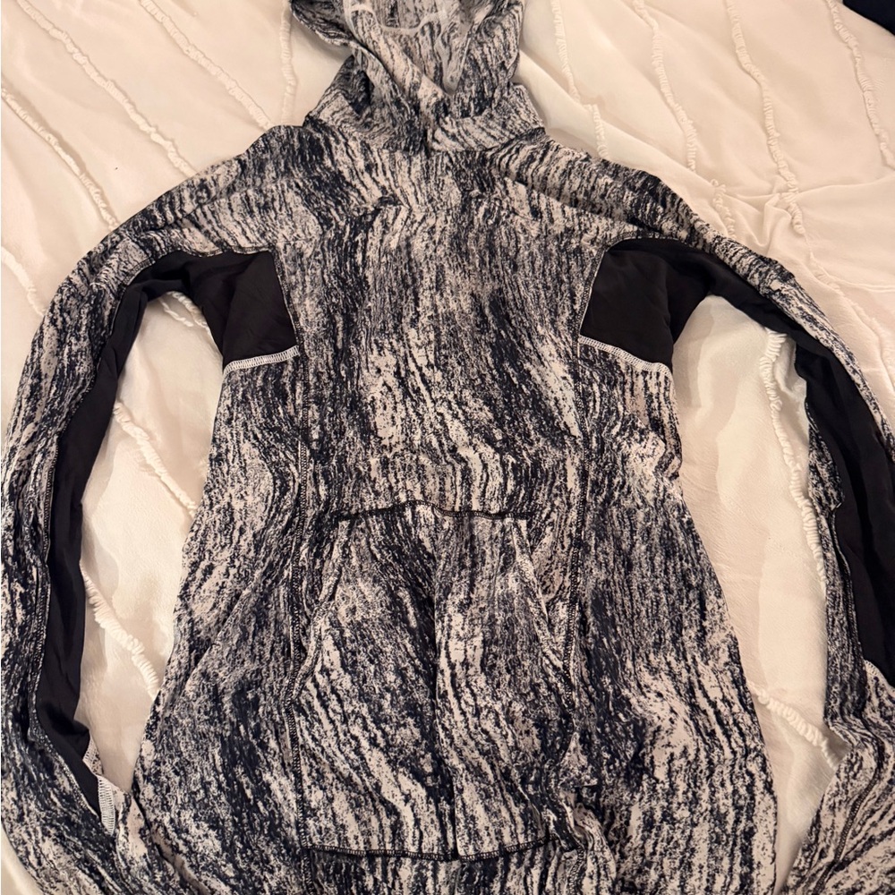 Lululemon very lightweight jacket, 3/4 zipper and pockets